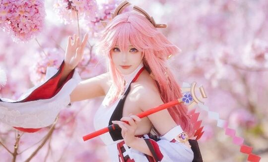 《原神》八重神子典藏版COS:世事流转,人聚又散,唯有绯樱连年烂漫