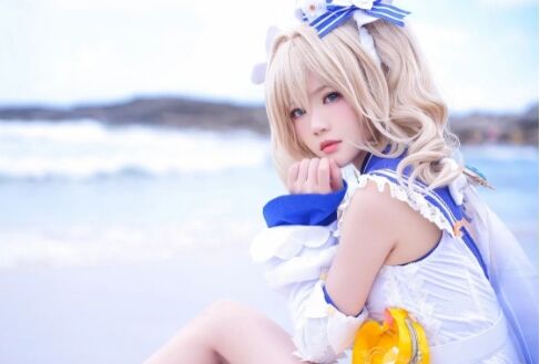 《原神》芭芭拉泳装COS:活力满满,魅力闪耀,甜甜花都甜不过她