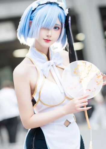 《从零开始的异世界》雷姆旗袍COS：还原度极高，神仙颜值赏心悦目