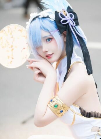 《从零开始的异世界》雷姆旗袍COS：还原度极高，神仙颜值赏心悦目