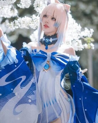 《原神》珊瑚宫心海COS：水蓝配色气质佳，水纹白袜太好看，我心超美