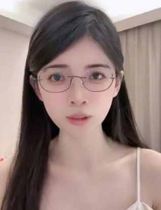 狗头萝莉拍短剧被曝有吻戏,本人回应称怕男粉吃醋,亲密戏都删除了