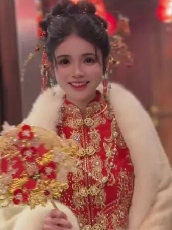 狗头萝莉拍短剧被曝有吻戏,本人回应称怕男粉吃醋,亲密戏都删除了