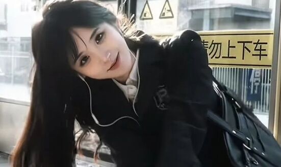 井川里予回归!一改往日形象，校服装美出天际，网友：青春回来了!