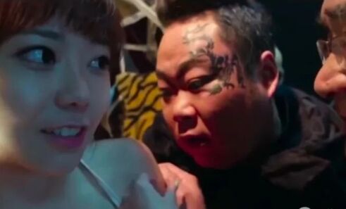 刘飞儿试镜“跑龙套”角色，因身材太好被加戏，直言自己不擅长演戏