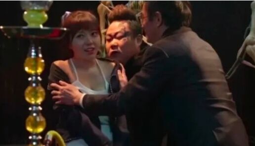 刘飞儿试镜“跑龙套”角色，因身材太好被加戏，直言自己不擅长演戏