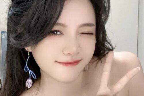骆歆获电竞巴菲特称号，入股小米集团如今已大涨，网友：狠狠羡慕了
