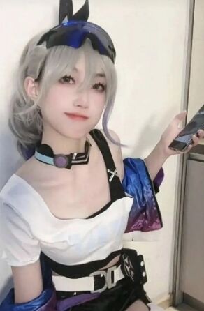 24岁知名网红Coser“猫又又”离世,被曝曾多天没吃饭,房租都交不起