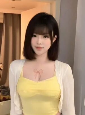 高仿版周淑怡试图摆脱标签，重练小号也无用，网友：蹭完热度就想跑