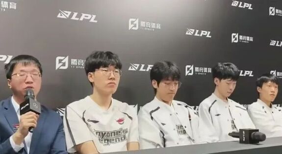 LPL上单选手Bin被前教练公开批评,称带了他一年,连自己名字都记不住