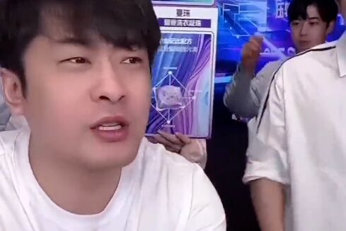 辛巴直播吐槽新能源车,称其就是加个电机,卖30万简直是智商税