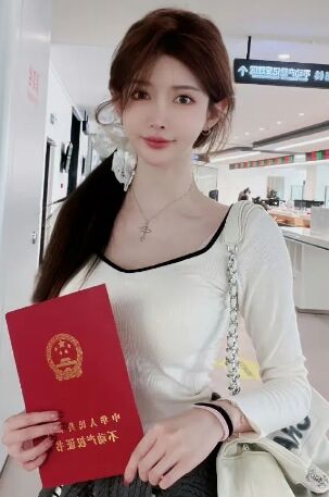 初代二次元主播复归直播，称当主播更适合自己，网友：没钱想我们了