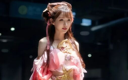 初代二次元主播复归直播，称当主播更适合自己，网友：没钱想我们了