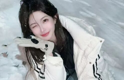 初代二次元主播复归直播，称当主播更适合自己，网友：没钱想我们了