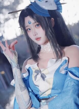 《王者荣耀》不知火舞COS：魅语千言，一扇独舞，高颜值妆造太还原