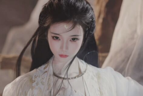 00后美女COS《哪吒2》鹤童,气质清纯甜美,还原度极高,谁能不心动