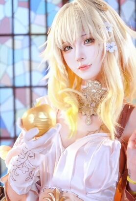 《崩铁》阿格莱雅精装版COS:华丽妆造超还原,黄金的神识无人能敌