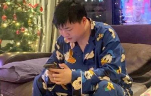 Uzi深夜哭穷要停播，身价过亿住汤臣一品，网友：我都不配心疼他