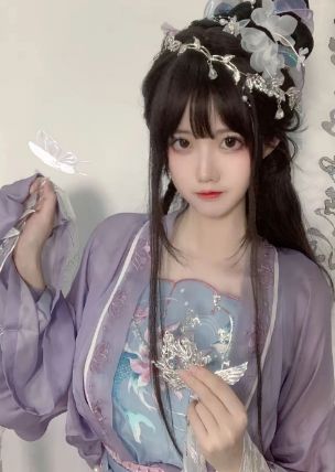 00后小姐姐COS古风美女，气质翩翩，美人如玉，帝王的快乐想象到了