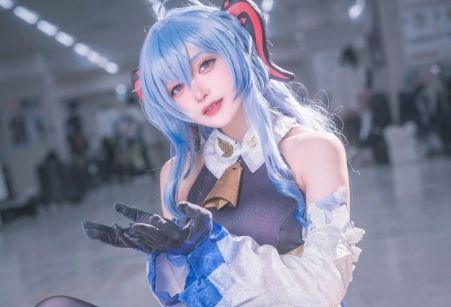 《原神》甘雨漫展COS：饱满的椰羊太喜欢，这颜值和身材简直惊了