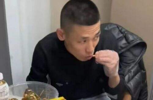 旭旭宝宝深夜连麦多名大主播,再次回应近期节奏,称会在线下约见