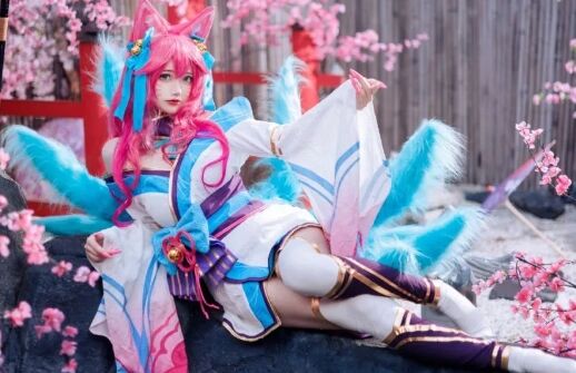 《英雄联盟》阿狸灵魂莲华COS: