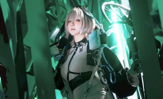 《明日方舟》霍尔海雅COS:音律联觉,历世流风,一起寻找希望之光