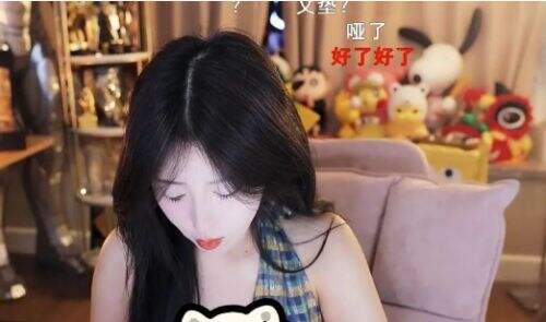 呆妹儿直播打游戏无故被封,当场气上头怒骂超管,网友:穿个外套吧