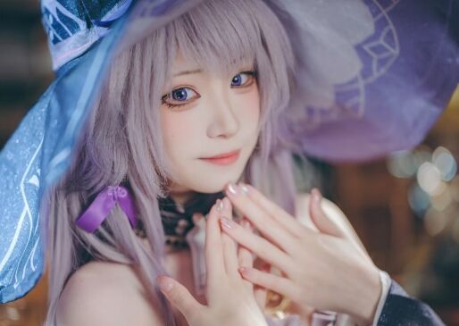 《崩坏星穹铁道》大黑塔COS:帽子尖尖,皮肤白白,可爱的天才美女