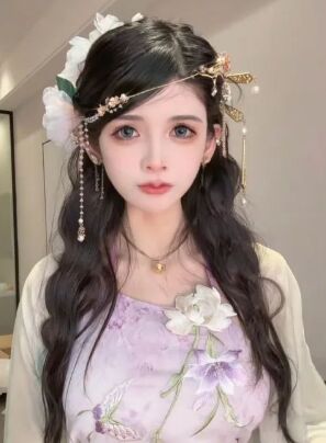 狗头萝莉举办免费送饼活动,吸引大量人来围观,称金主看到后超开心