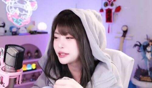 周淑怡直播找人玩游戏,想了半天只有骆歆一个,网友:人际圈这么小吗