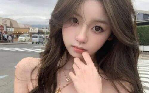 王思聪再度官宣新女友,21岁美女身材太好,街头互动撒糖十分甜蜜