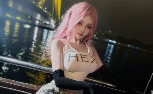 《一人之下》夏禾COS:身材颜值太还原,这刮骨刀真刮到我心坎上