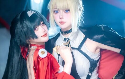 《绝区零》耀嘉音+伊芙琳COS:大小姐和她的保镖,惺惺相惜,CP感太强