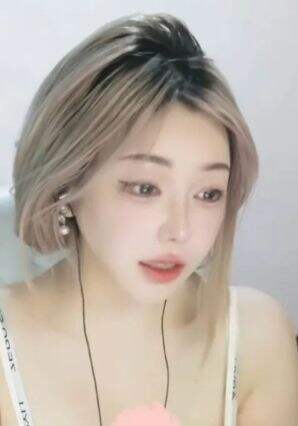 刘飞儿自曝有大哥私信自己,称要把聊天发给大哥老婆,网友:太损了