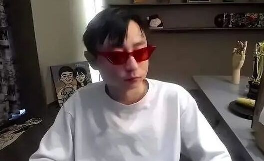 LOL知名主播自曝要退网,称进厂都比直播强,网友:合同要到期了吧