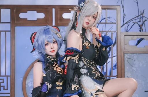 《原神》申鹤+甘雨COS:璃月仙家气质绝佳,黑色旗袍装魅力难挡
