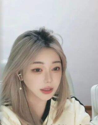 刘飞儿打算买小米su7,不料遭父母接连劝阻,称有60w不如买别的车