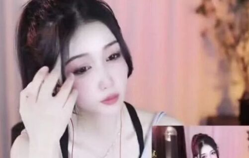 榜一大哥给女主播送礼果反被删好友，冲到直播间对峙，对方直接泪崩