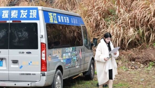 狗头萝莉录综艺首日,素颜形象太美,清纯气质绝佳,网友:越来越好了