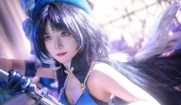 《鸣潮》秧秧典藏版COS:黑袜蓝衣气质超绝,看板美女含金量太高