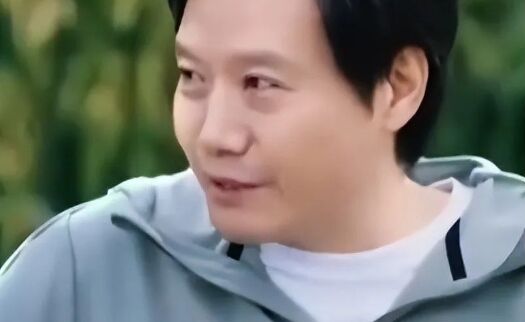 董明珠暗讽雷军，直播间公开痛批，称“有人靠价格低成了领导者”