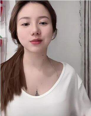 女主播吐槽亲弟太丑,直言自己身材颜值更好,网友:你都不是原装了
