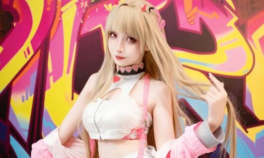 Nikke胜利女神COS:活力四射,元气满满,白色渔网袜太绝了