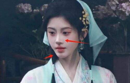 鞠婧祎又变脸，新剧照路人图曝光，锥子鼻尖下巴，网友：太夸张了