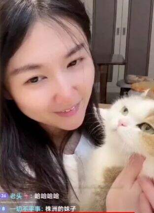 古早LOL女主播罕见开播,原以为会受网友欢迎,不料却被嫌弃年纪大
