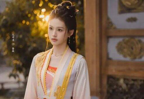 李兰迪新剧《朝雪录》:从都市“变脸少女”到古代“女仵作”的荧幕跨度