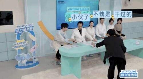 离谱!内娱疯了?新综找35个素人开咖啡店
