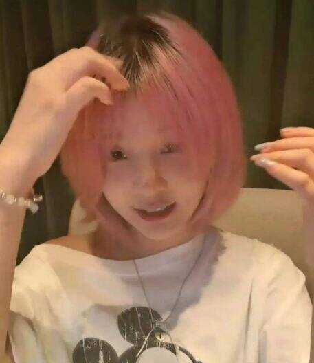 失踪五年突然开播,前“LOL一姐”小米粥闪现某博